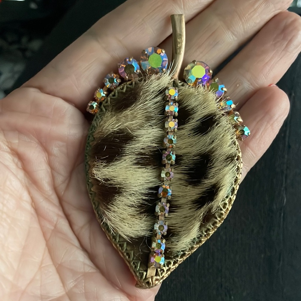 Vintage leopard fur rhinestone brooch pin